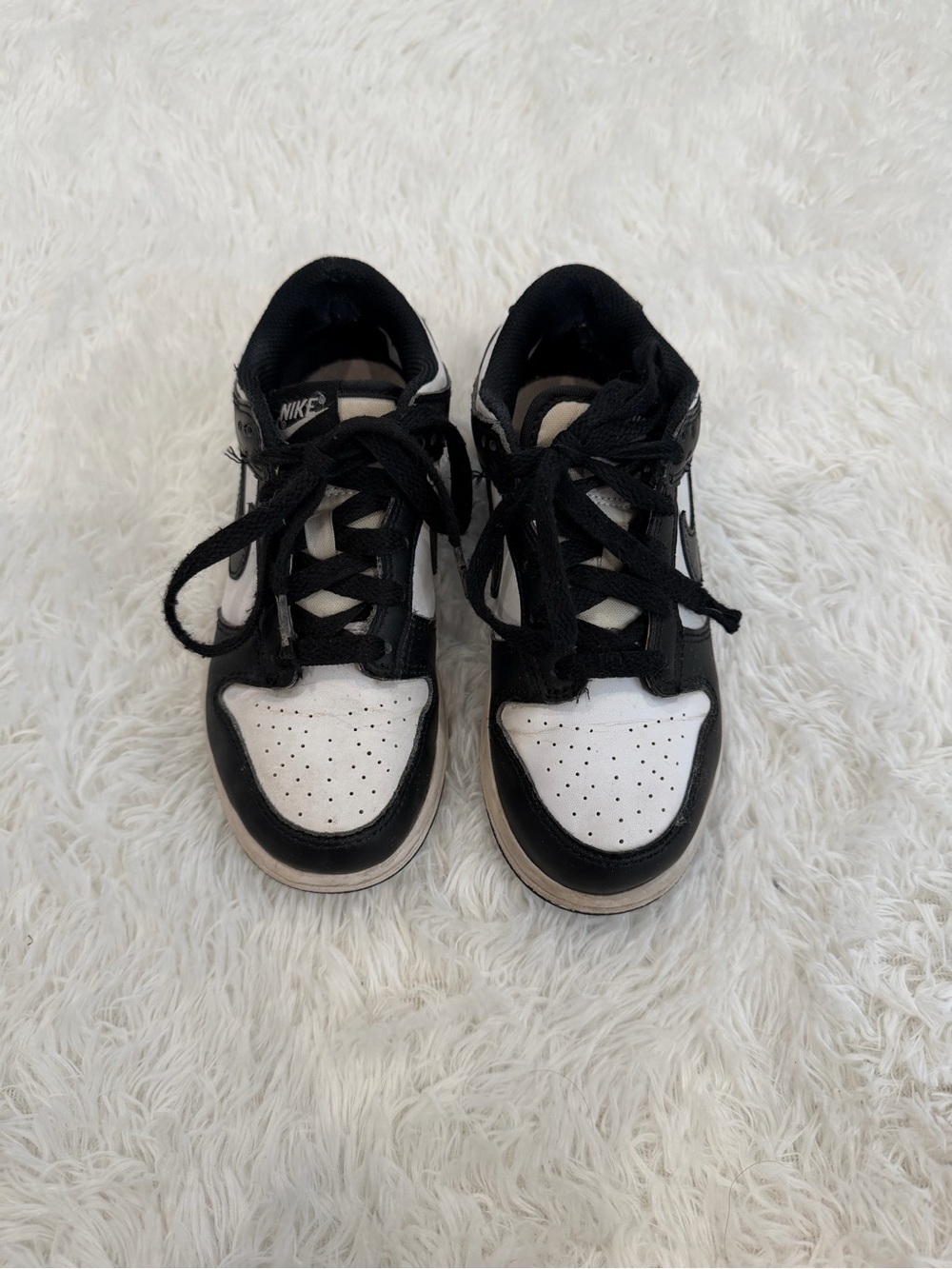 Nike Kids Black & White Low-Top dunk
Sneakers child size 1Y